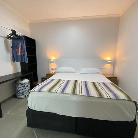 Flat - Acomoda Ate 4 Hospedes - Bairro Do Gonzaga - Santos Sp 外观 照片